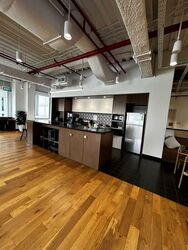 UE Square (D9), Office #558228301